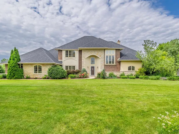 3002 Linnerud Dr, Stoughton, WI 53589