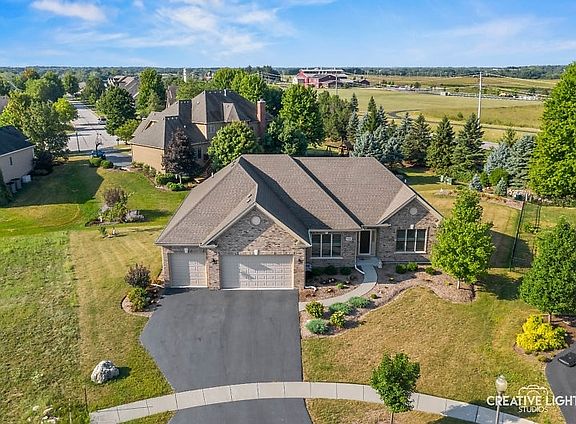 3rd image of 984 Bluestem Dr