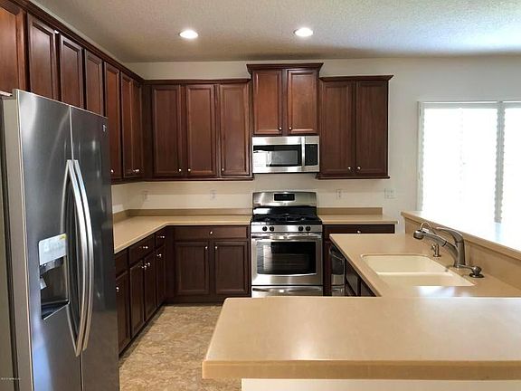 4th image of 843 Chanterelle Way