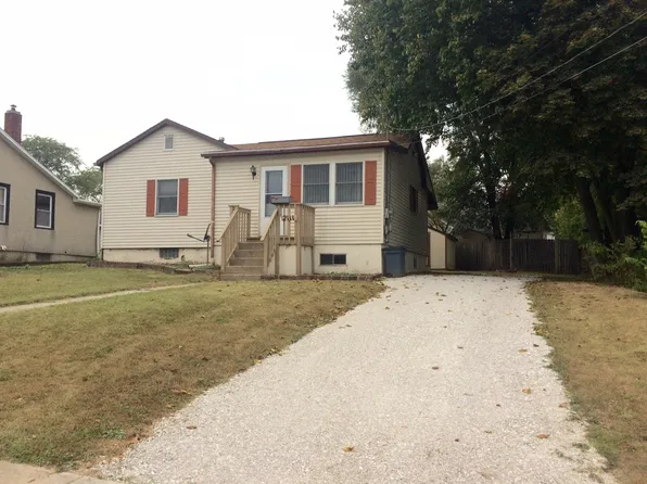 2111 Market St, Peru, IL 61354