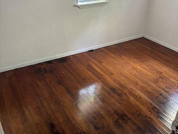 4th image of 512 Middle St