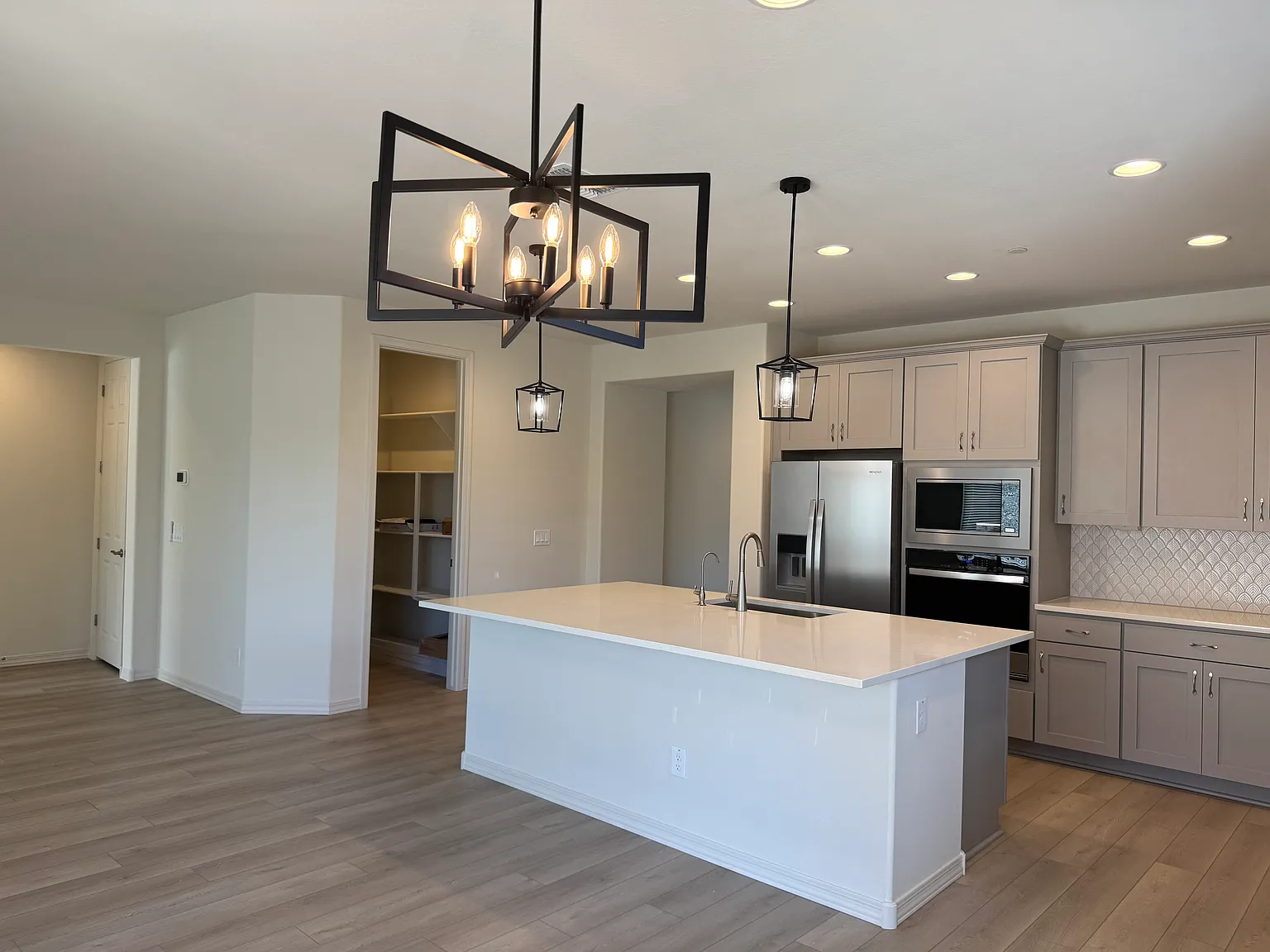 4 bed, 2249 sqft, $2,650 — Photo 3