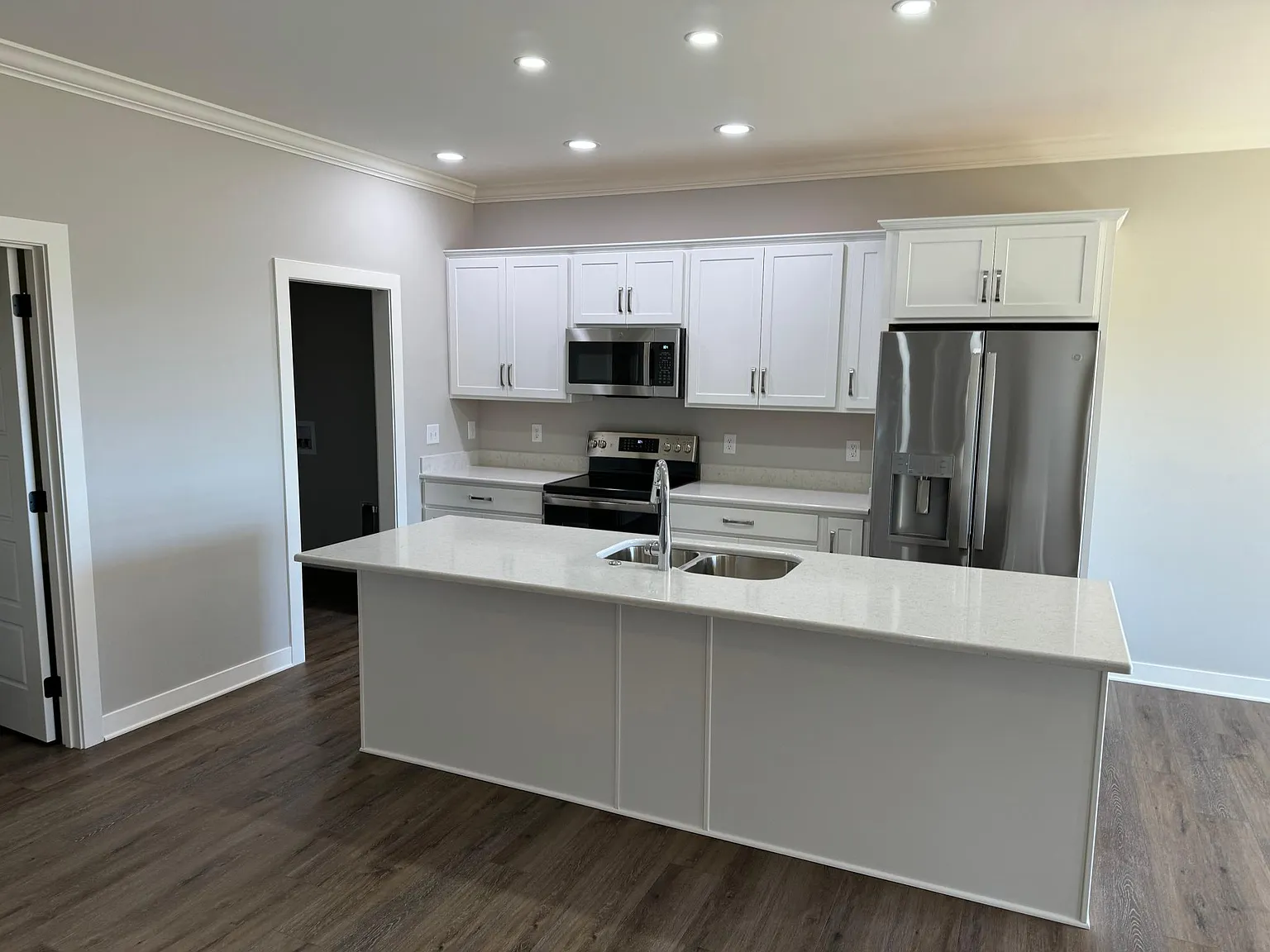 3 bed, 1557 sqft, $2,300 — Photo 3