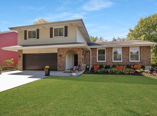 1763 Fairoak Rd, Naperville, IL 60565