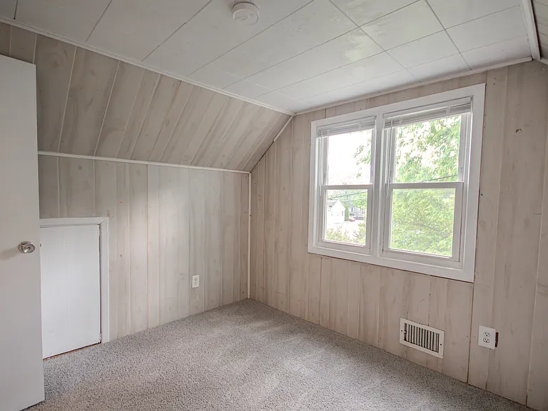 910 Roger St — Photo 22