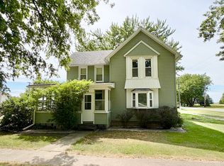 54 Lafayette St, Saunemin, IL 61769