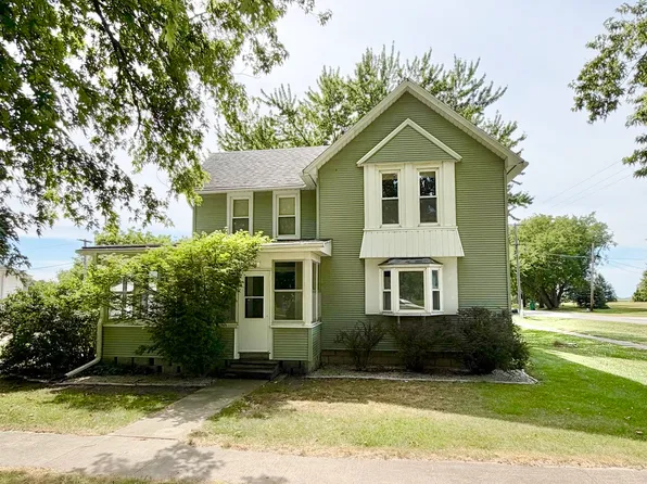 54 Lafayette St, Saunemin, IL 61769