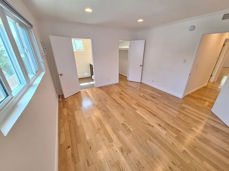 1515 S Beverly Glen Blvd #4 — Photo 5