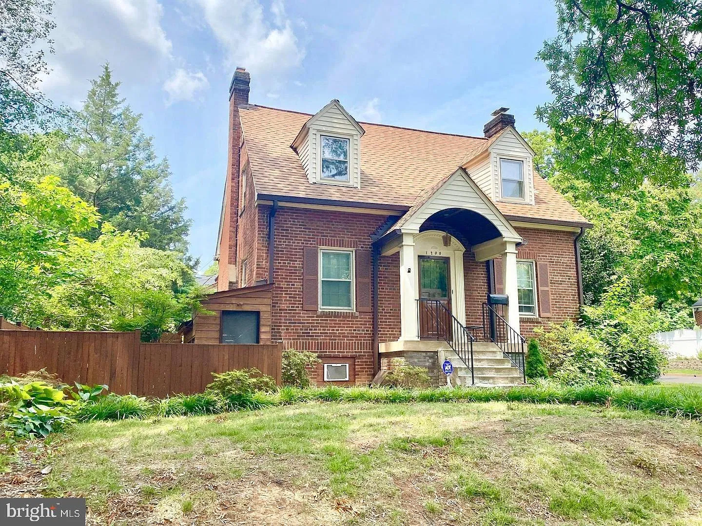 4 bed, 2.0 bath, 1853 sqft, $4,200 — Photo 2