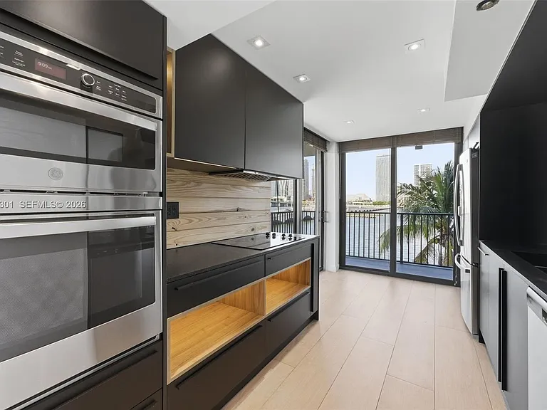 801 N Venetian Dr #308 — Photo 2