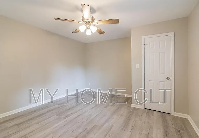 2336 Barry St #A — Photo 14