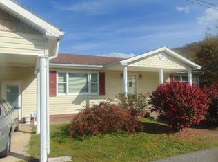 573 Ky Route 1107, Van Lear, KY 41265