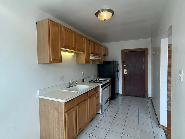 4022 W Montrose Ave — Photo 8