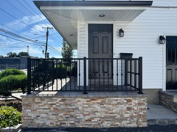 492 E Meadow Ave, East Meadow, NY 11554