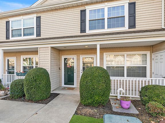 3rd image of 1409 Willow Ln #1409