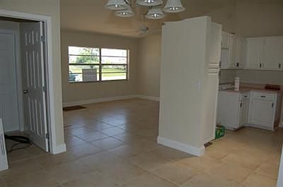 3rd image of 828 SW 30th Ter