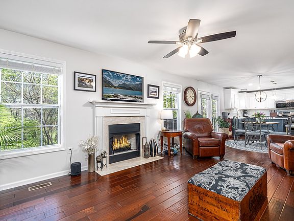 3rd image of 2102 Burgess Ln