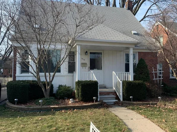1712 Venice St, Dearborn, MI 48124