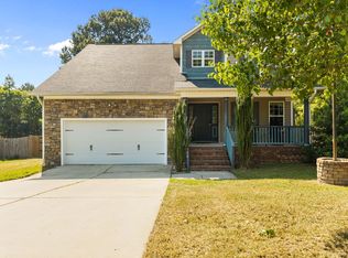 686 Colonial Hills Dr, Lillington, NC 27546