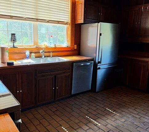 4th image of 807 Academy Ave