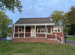 22 Fagan Pl, Colonia, NJ 07067