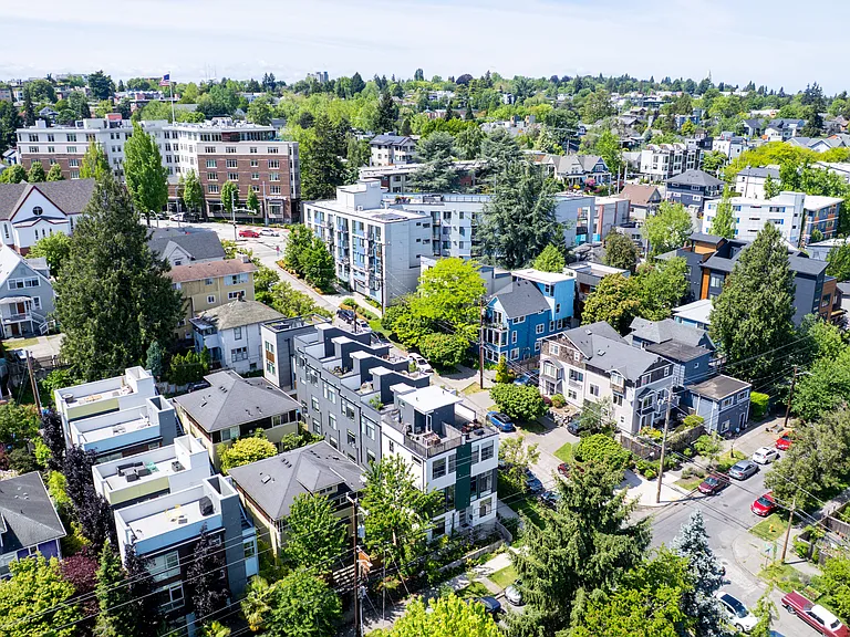 2327 E Denny Way — Photo 36