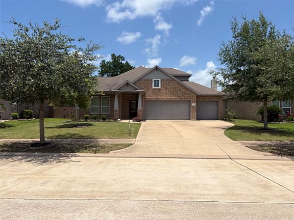 2nd image of 114 Woodridge Xing
