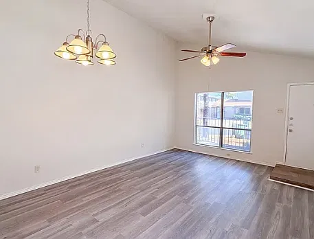 2 bed, 1.5 bath, 882 sqft, $1,495 — Photo 3