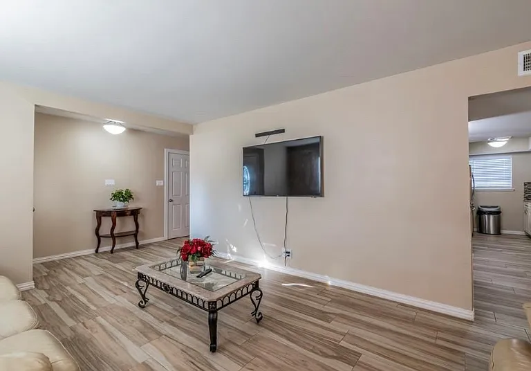 824 Kingswood Ave — Photo 3