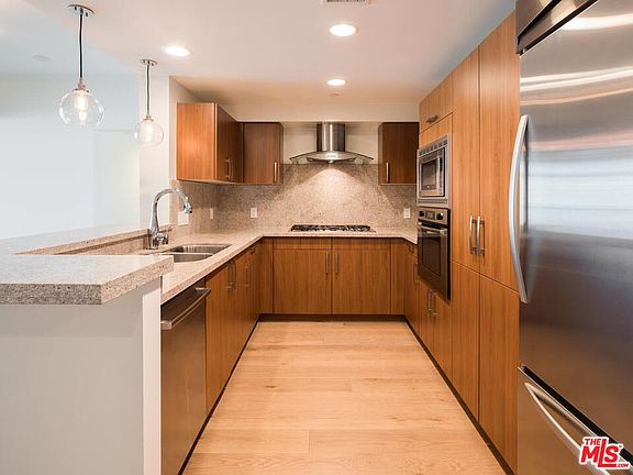 5th image of 13650 Marina Pointe Dr Unit 905