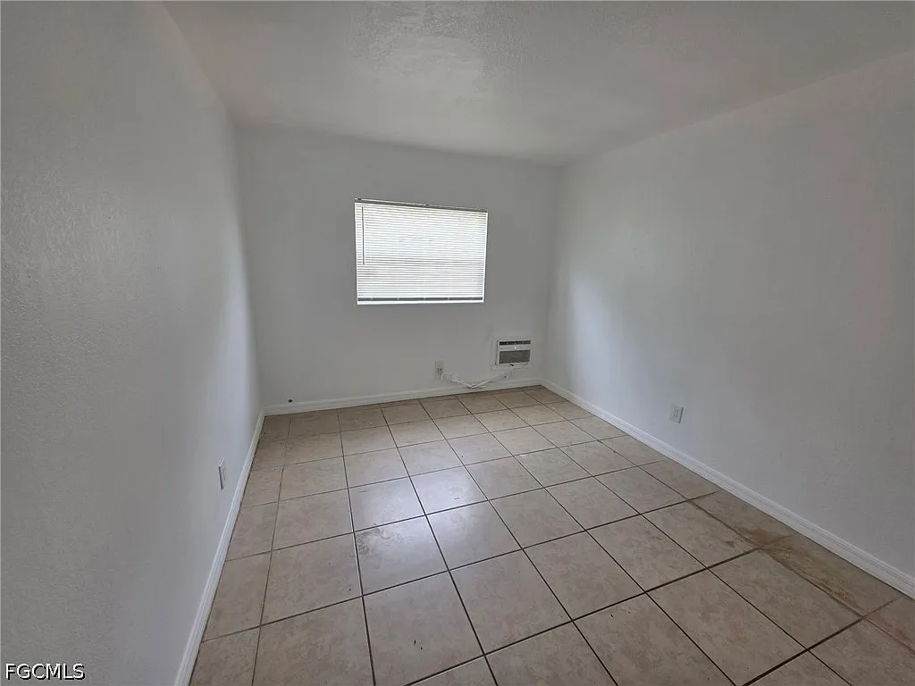 2 bed, 1.0 bath, 676 sqft, $1,200 — Photo 3