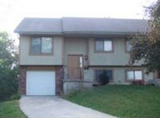 8825 Rainbow Ln, Kansas City, MO 64114
