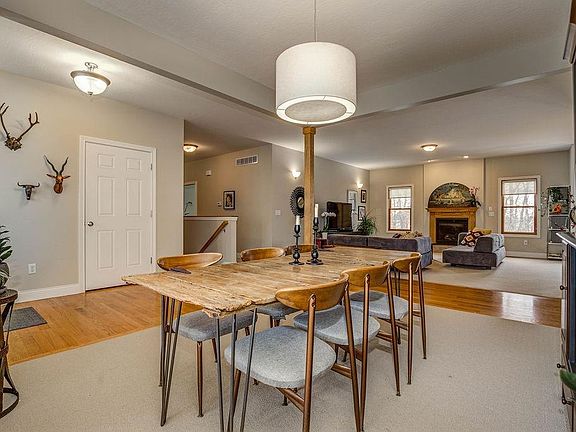 4th image of 842 Dufour Ln