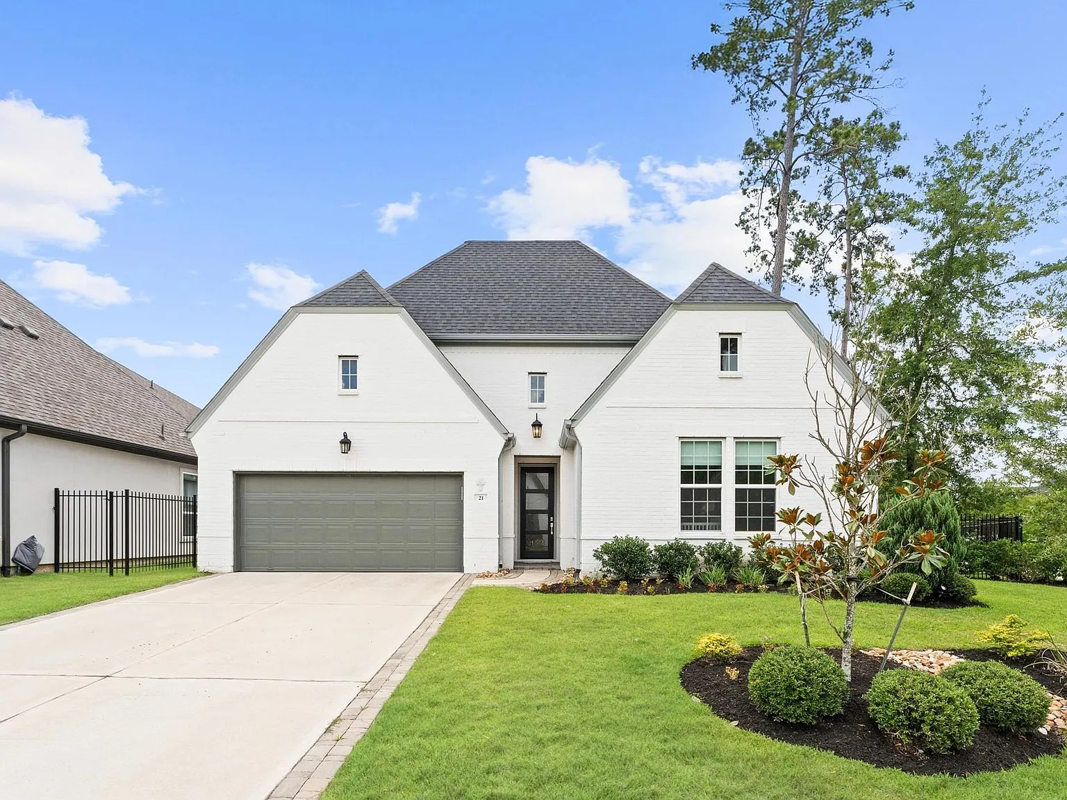 4 bed, 3.5 bath, 2477 sqft, $5,800 — Photo 1