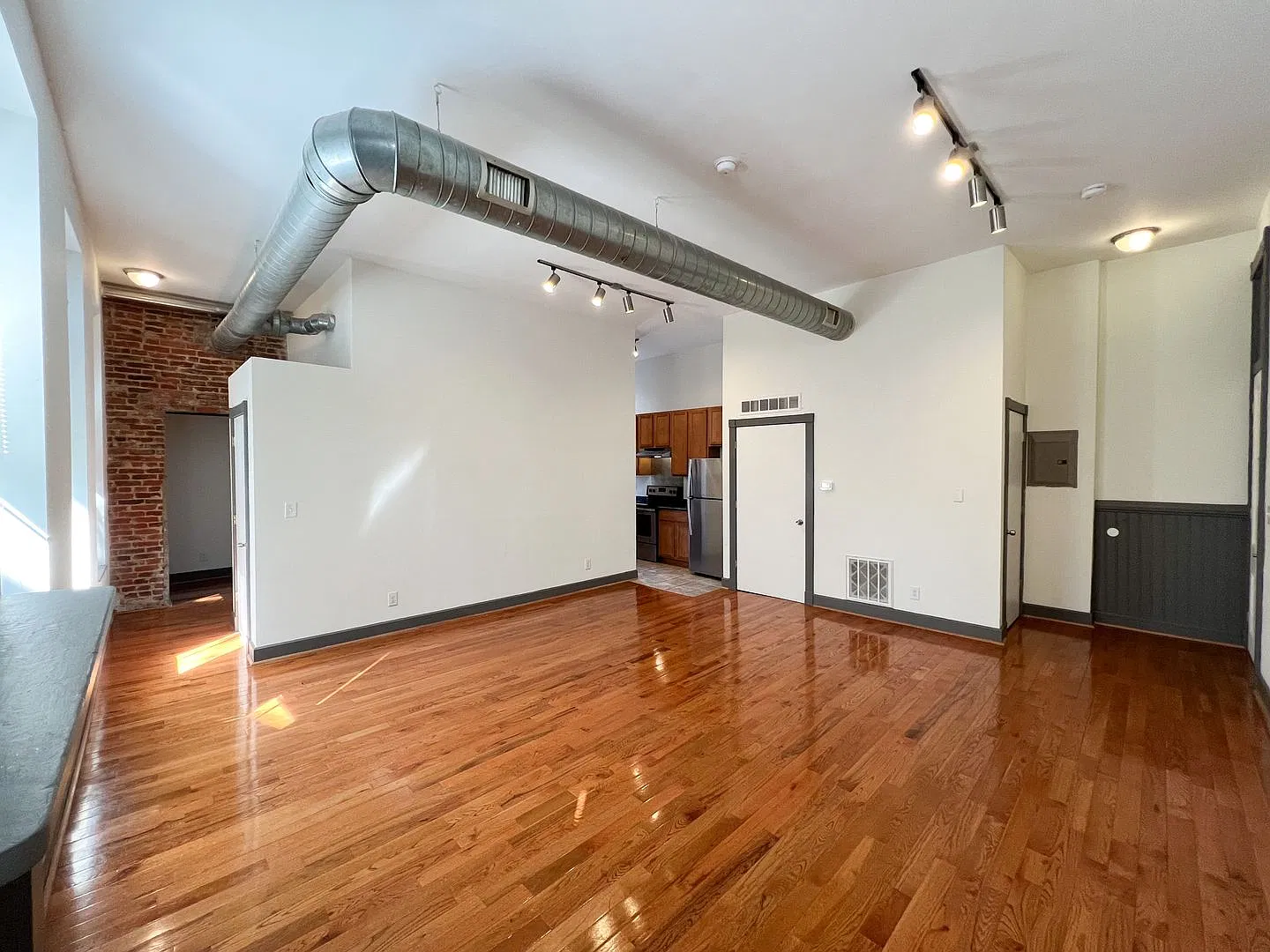 1411 Main St — Photo 4
