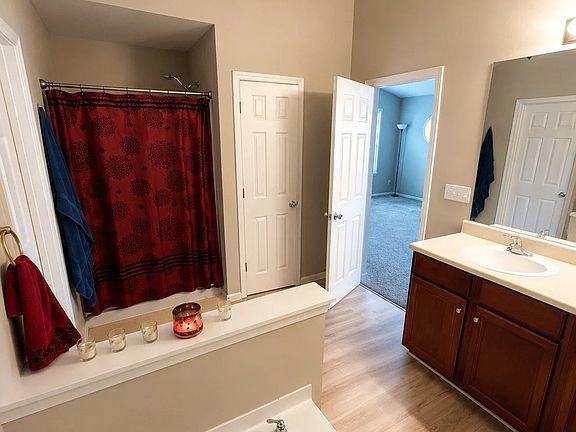 3rd image of 2105 Hasel St