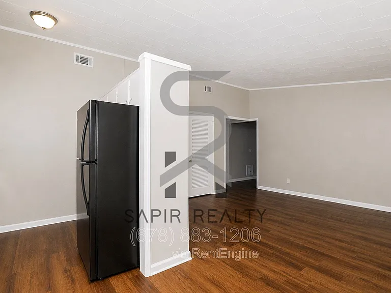 1055 Pine St NE — Photo 5