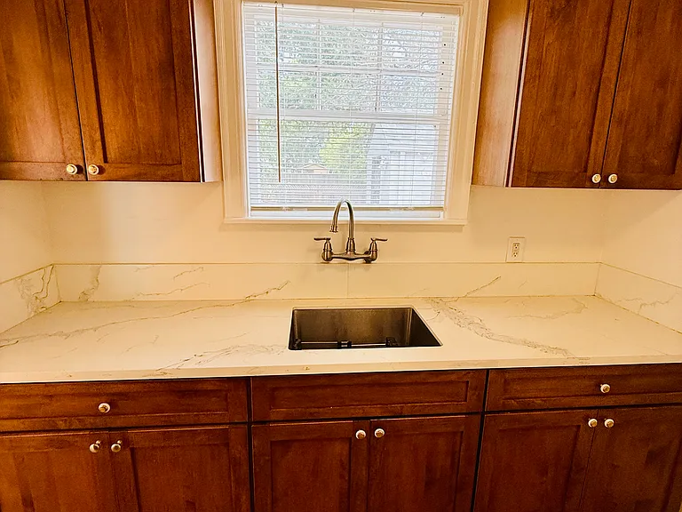 215 Coombs St — Photo 13