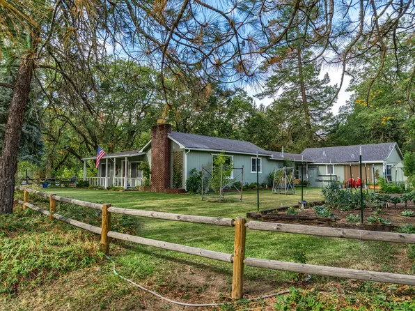 28 Galls Creek Rd, Gold Hill, OR 97525