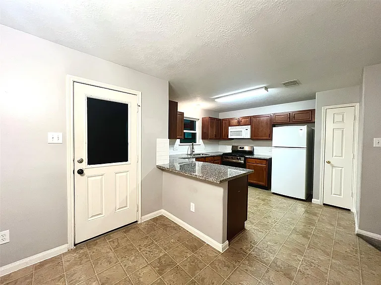 6415 Mountain Pines Ln — Photo 9
