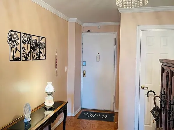 10 Huron Avenue image 24 of 35