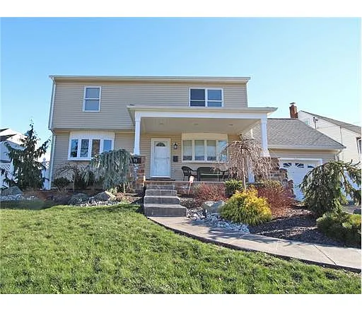 95 Longfellow Dr photo 1