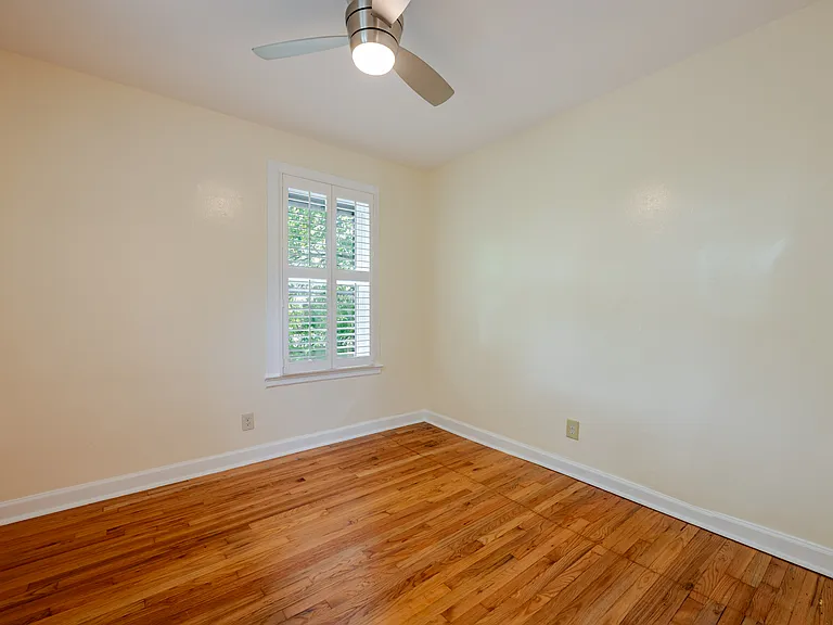 105 9th St SE #302 — Photo 9
