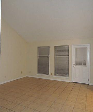 3rd image of 219 Lone Pine Ct