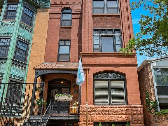 2nd image of 350 W Dickens Ave APT 3
