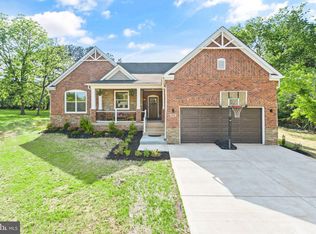 8518 Thomas Dr, Manassas, VA 20110