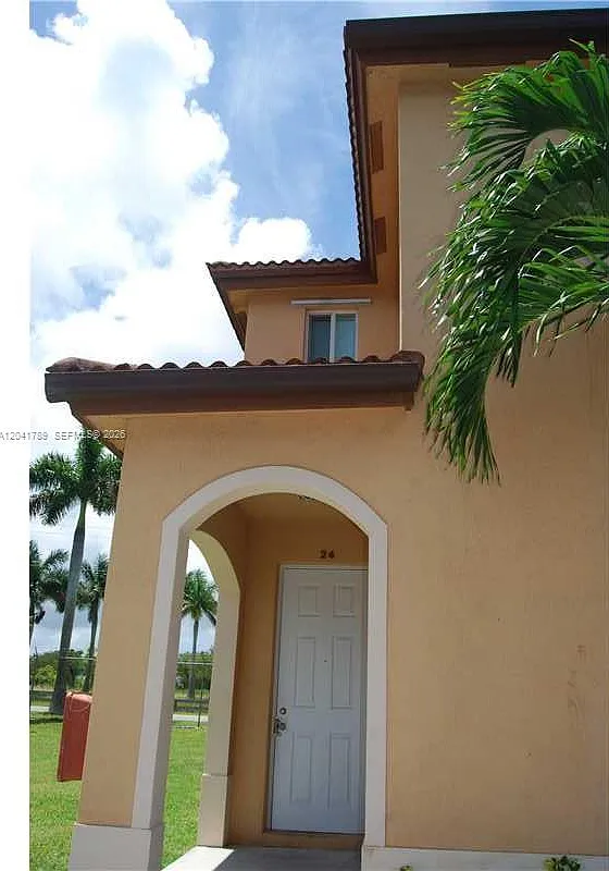 South Pointe Cove Condo — Photo 1