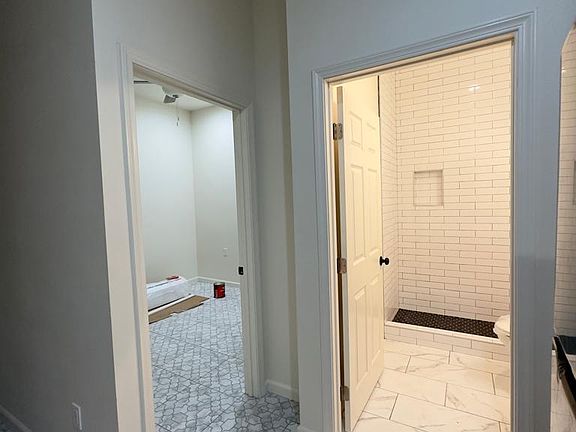 5th image of 5222 Carfax Ave #1