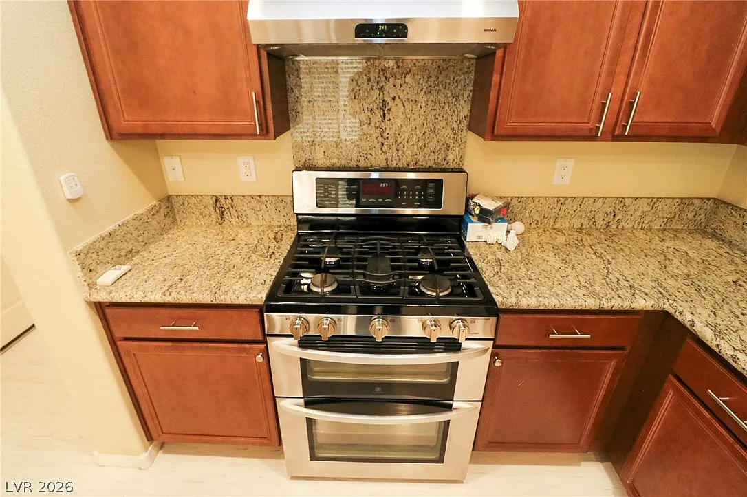 3 bed, 2.5 bath, 1985 sqft, $2,200 — Photo 4