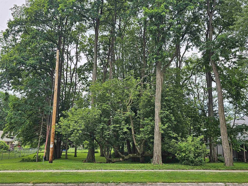 1st image of 2411 W Memorial Dr